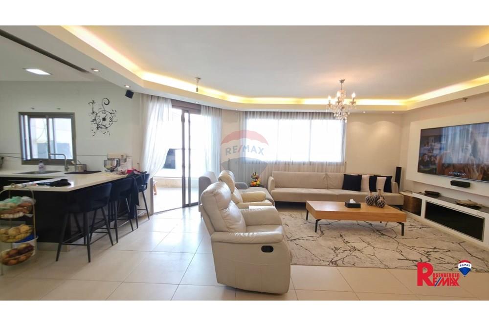 Apartment for Sale in Holon - Image 6