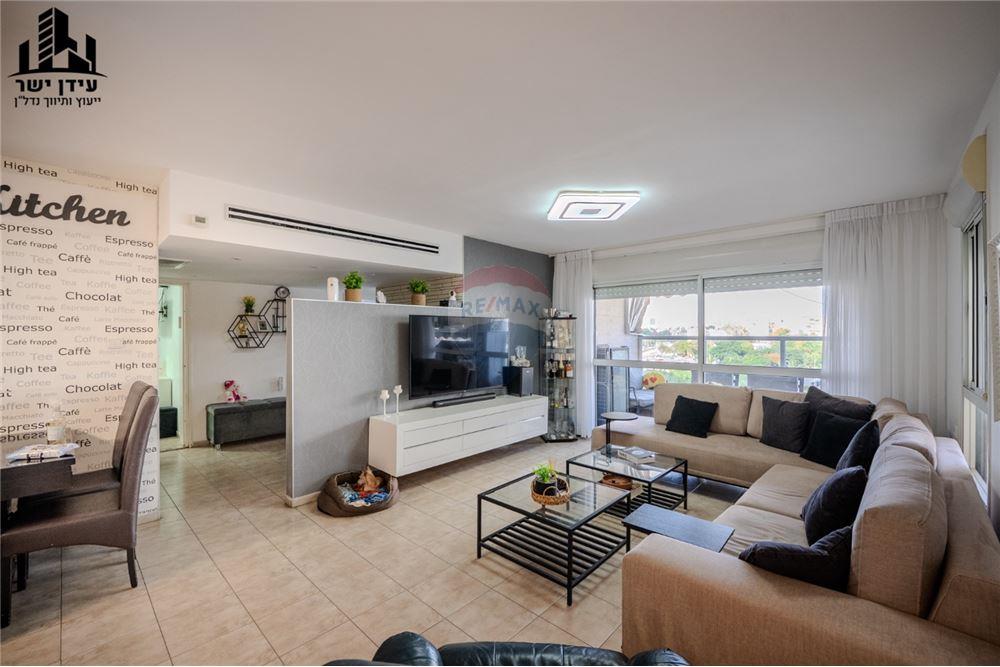 Apartment for Sale in Tel Aviv - Image 3