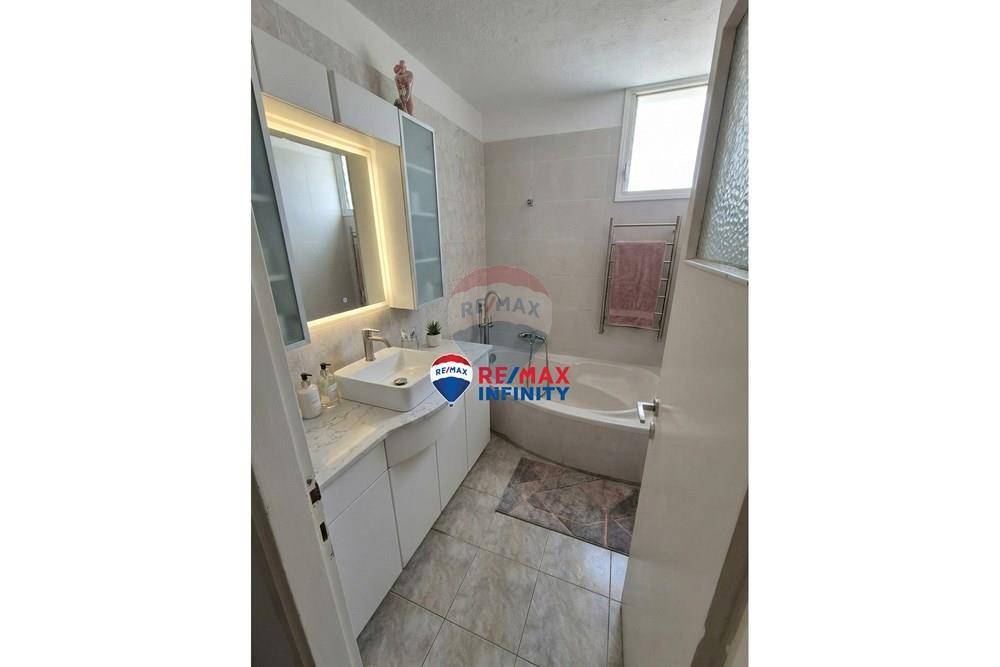 Apartment for Sale in Petah Tikva - Image 1