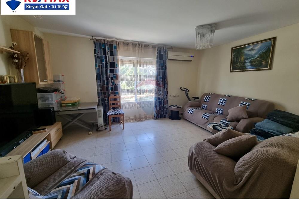 Apartment for Sale in קרית גת - Image 6