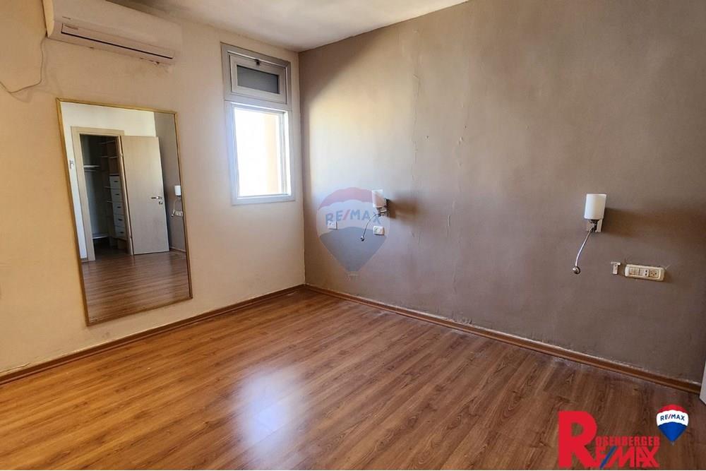 Apartment for Sale in Holon - Image 6