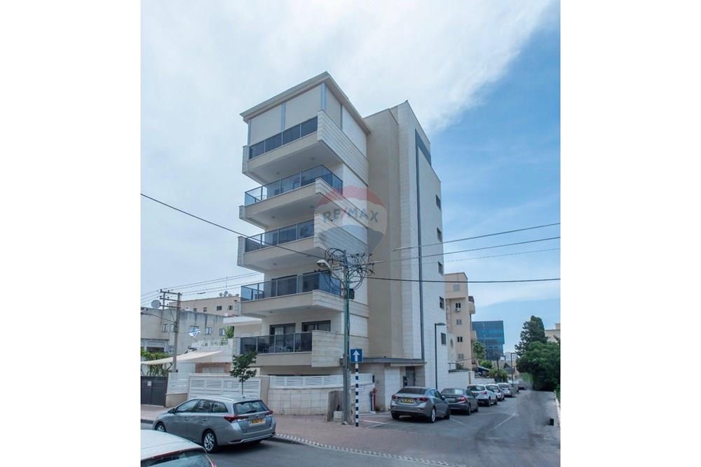 Apartment for Sale in קרית אתא - Image 1