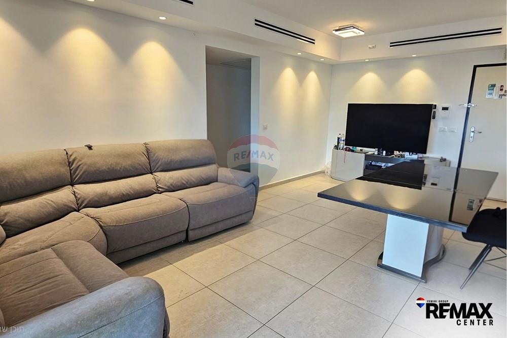 Apartment for Sale in Rishon LeZion - Image 1