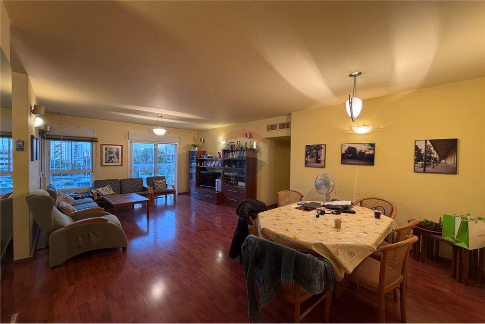 Apartment for Sale in Tel Aviv - Image 2