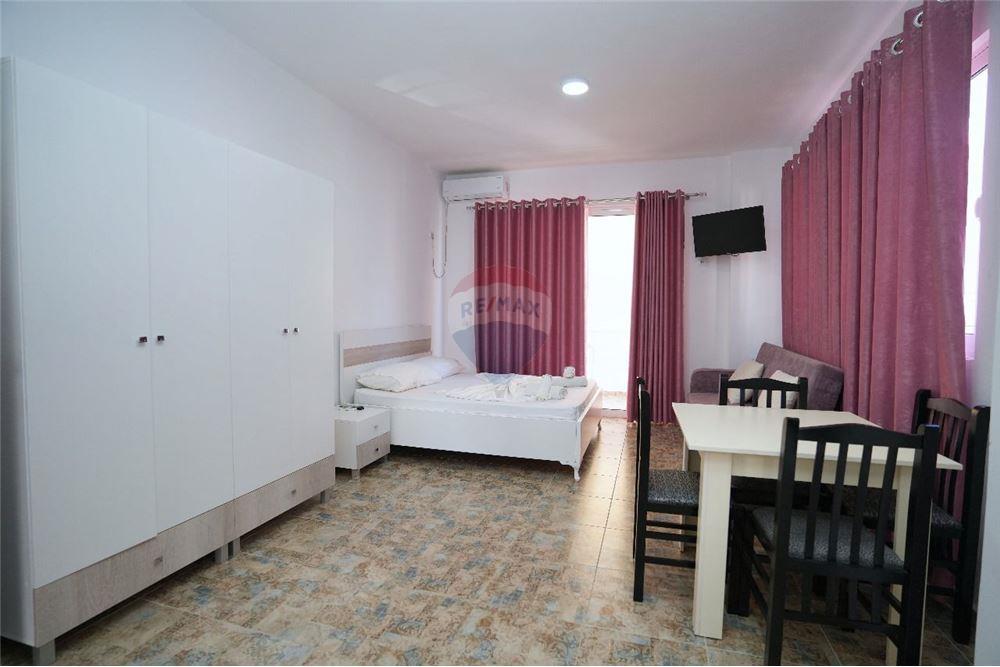 Rruga Mitat Hoxha, Sarandë