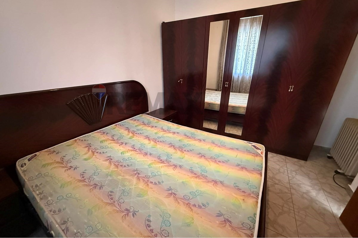 Pallati me Shigjeta, Tiranë