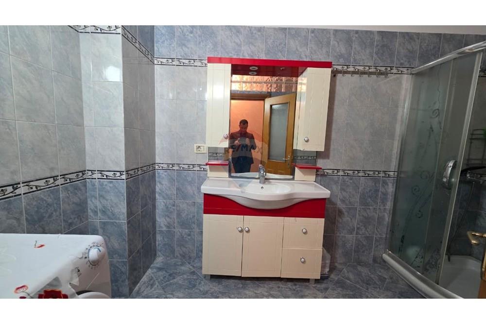 Gjimnazi Ali Demi, Vlorë