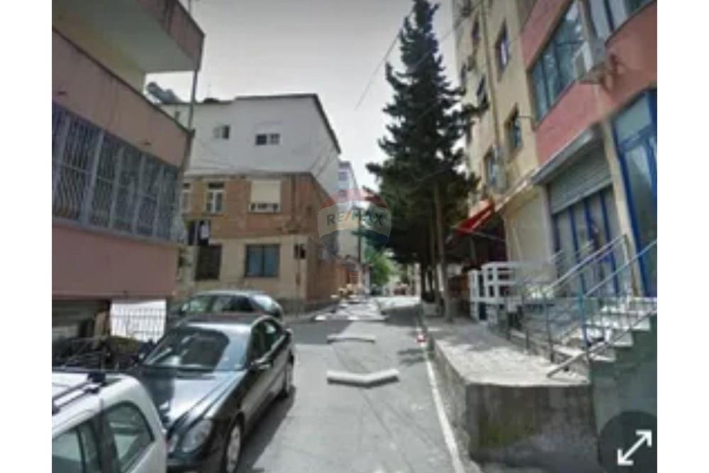Rruga Riza Cerova, Tiranë