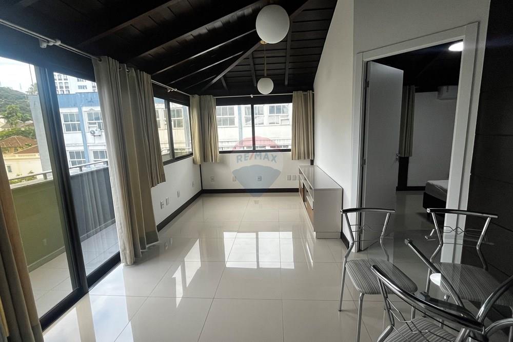 Apartamento Reformado con 1 Dormitorio, Terraza y Balcón – Centro, Florianópolis