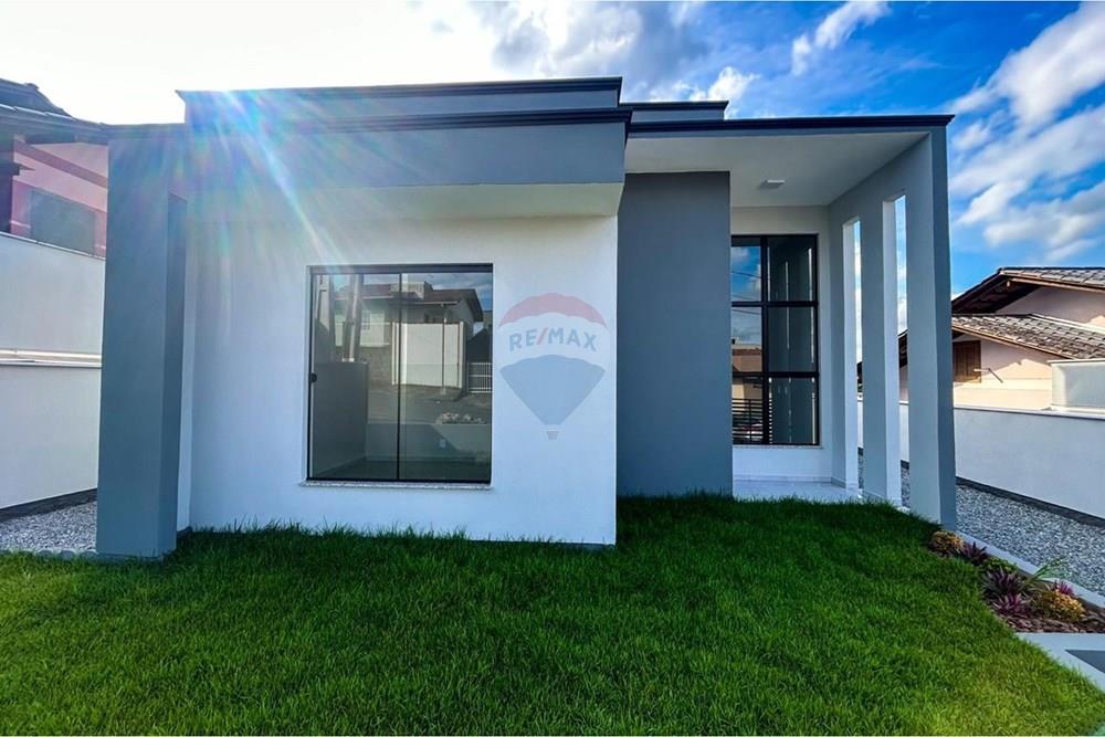 CASA COM 1 SUÍTE COM CLOSET+ 2 QUARTOS, ÁREA DE FESTA E GARAGEM PARA 2 CARROS — foto 2