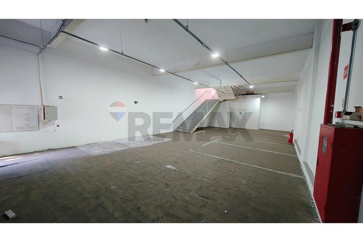 Loja-Salão, 350 m² - Foto 1