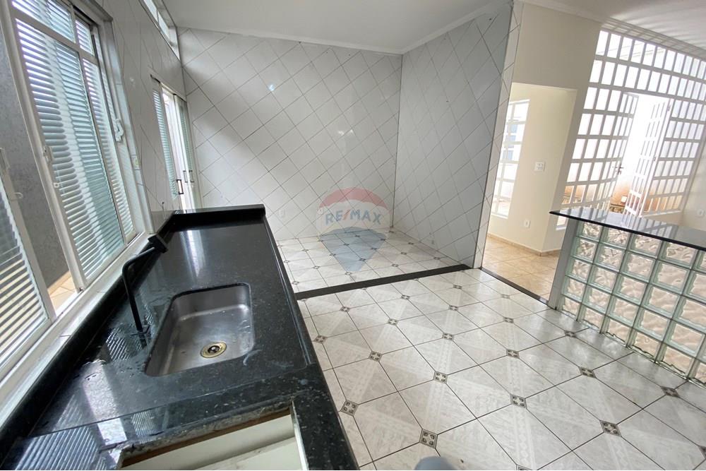 Casa, 3 quartos, 257 m² - Foto 2