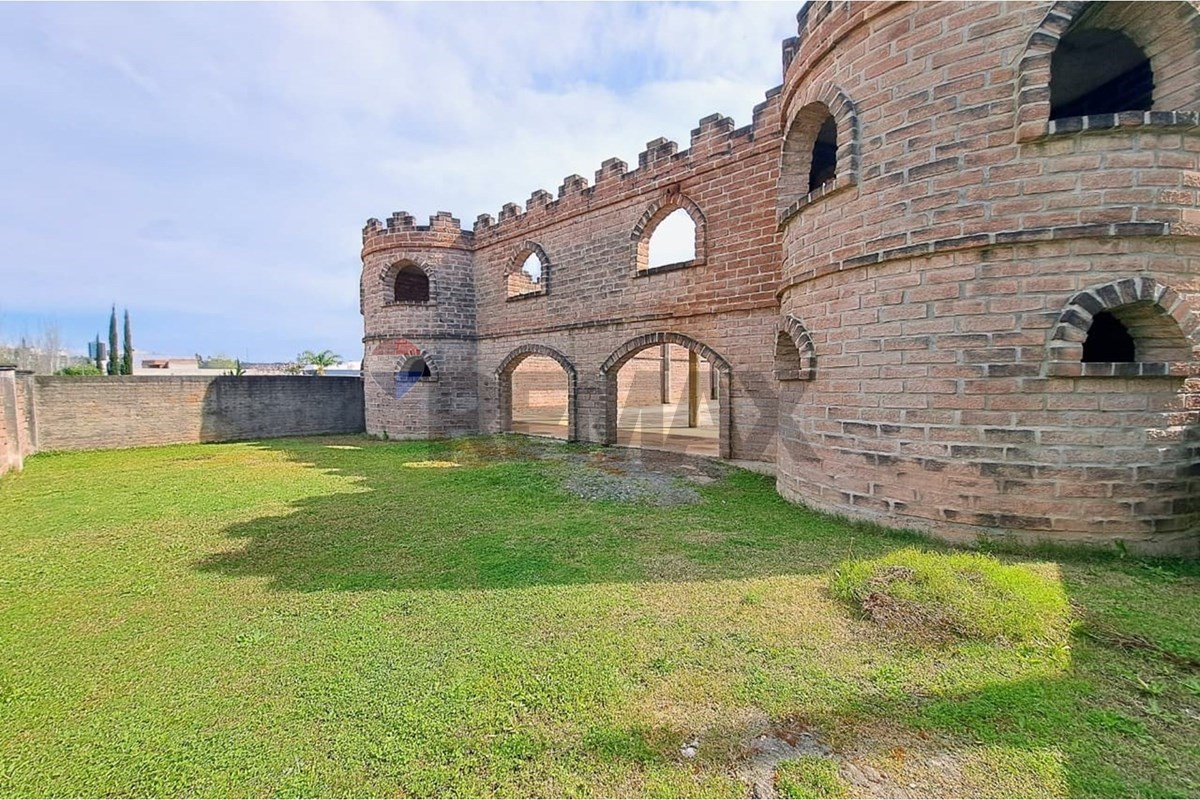 Prédio Comercial, um CASTELO com 1.300-m² no Bairro Cidade Nova — foto 1