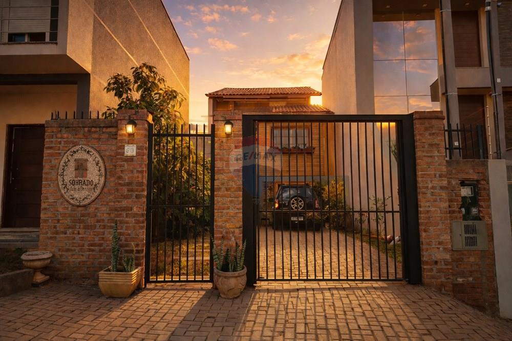 Casa com arquitetura autoral e atelier no Cidade Nova — foto 1