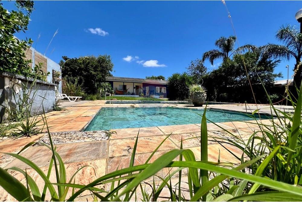 CASA EM PASSO FUNDO 2 SUÍTES (DORMITÓRIOS) COM PISCINA — foto 1