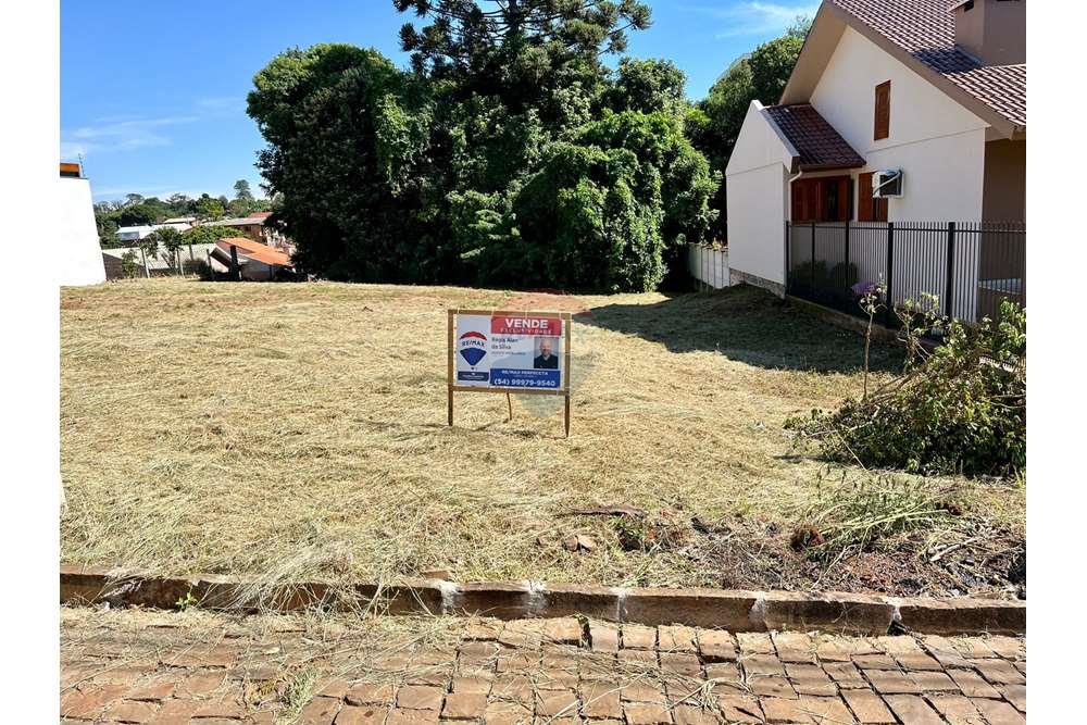 Terreno amplo no Bairro Martini em Não Me Toque. — foto 1