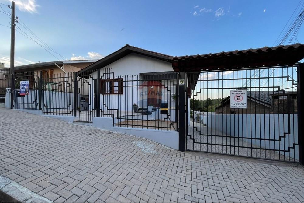 Casa 2 dormitórios com Amplo pátio — foto 1