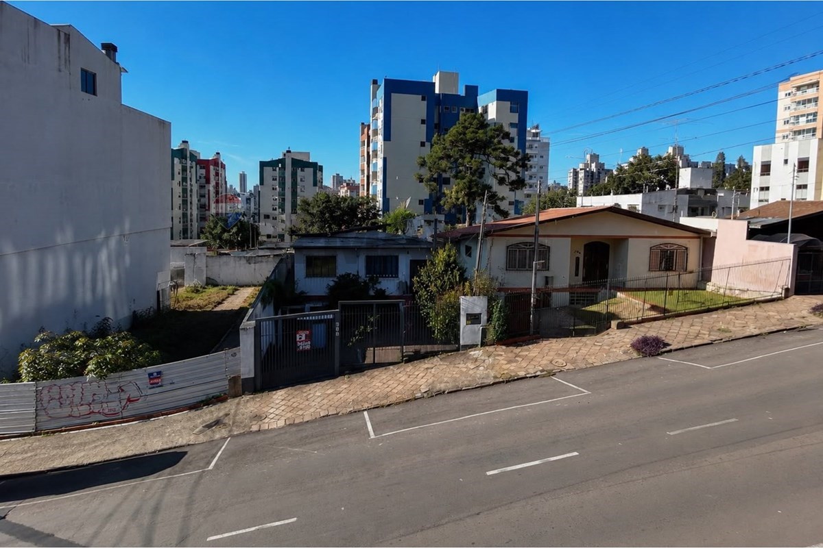 Casa de Dois Pavimentos para uso Comercial – A uma quadra do Hospital de Clínicas — foto 1