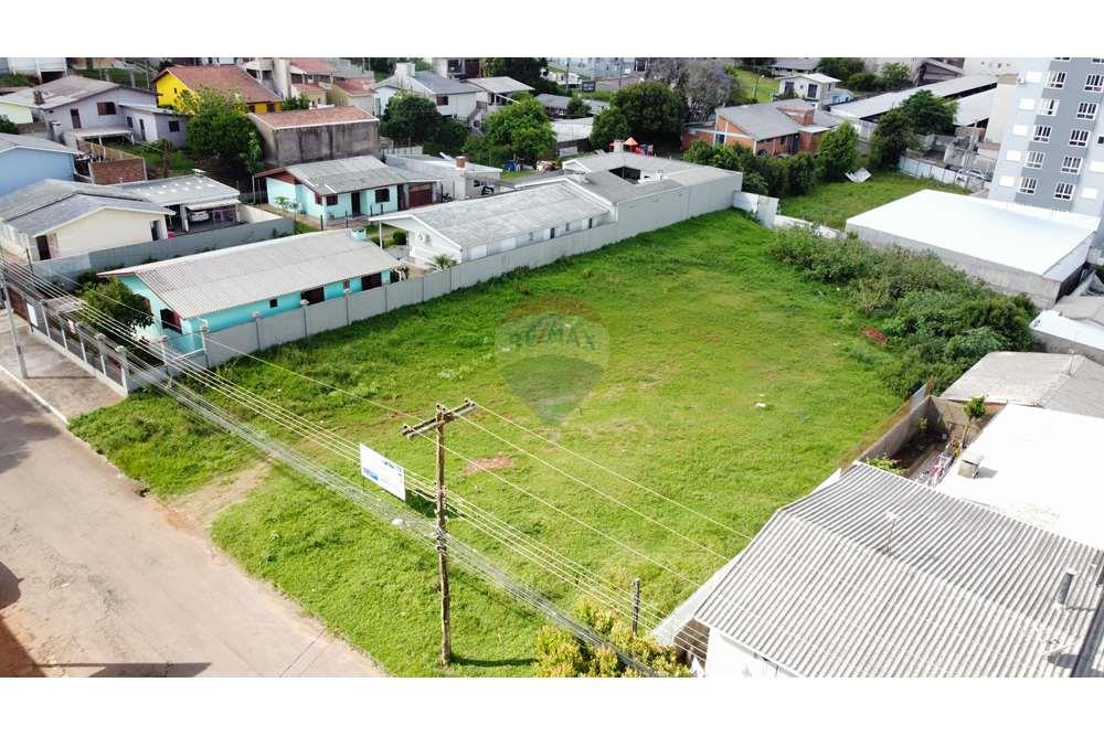 Ótimo terreno com 1800m2 em local alto e plano na Petrópolis - frente ao hotel Travelling — foto 1