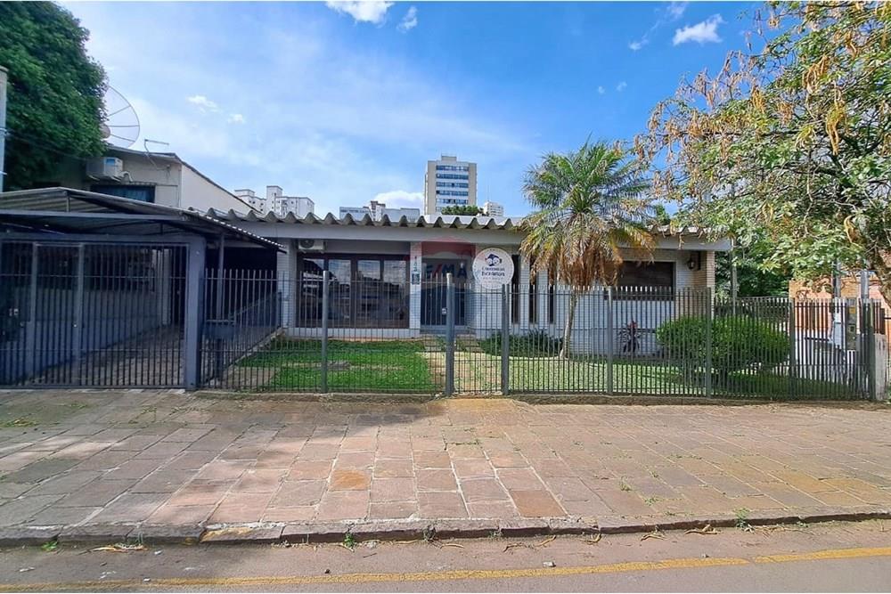 Ampla Casa à Venda, 4 Dormitórios, Centro, Passo Fundo/RS — foto 1