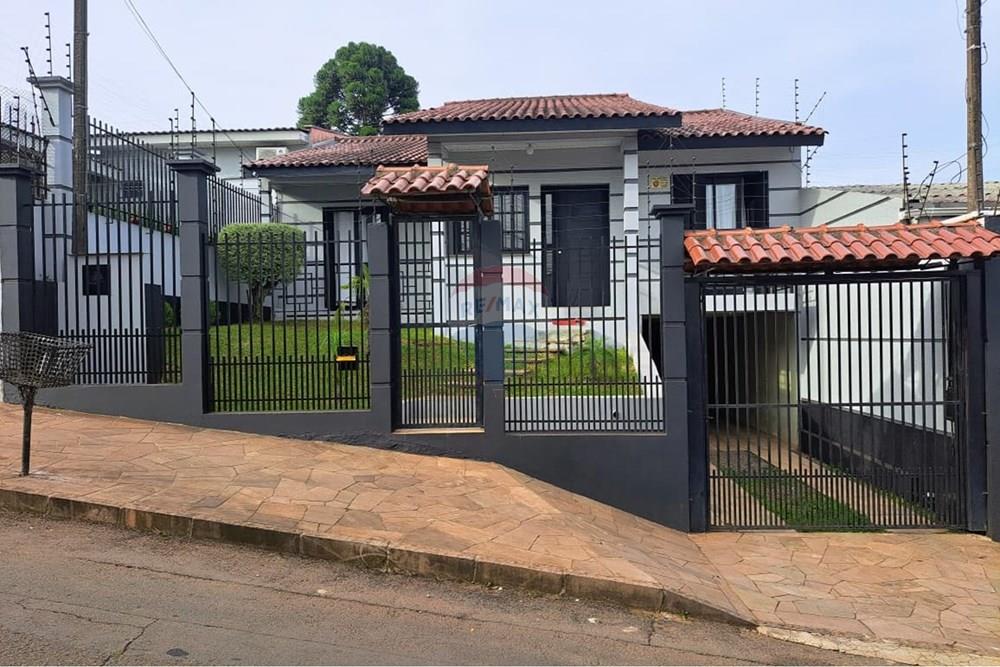 Casa com 4 Dormitórios, Piscina Aquecida, à venda, Bairro Petrópolis, Passo Fundo/RS — foto 1