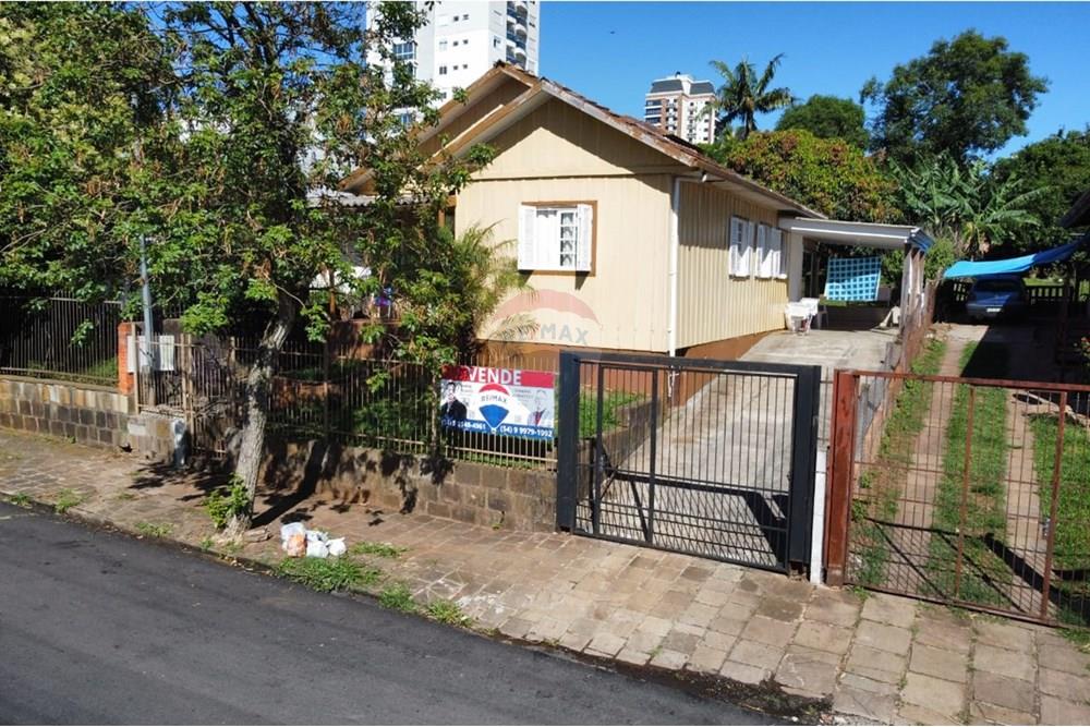 Amplo Terreno com Casa 3 Dormitórios à Venda, Bairro Lucas Araújo, Passo Fundo/RS — foto 1