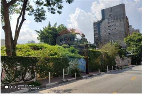  - GRANDE OPORTUNIDADE, terreno de 2000 m², ideal para projetos residencias de alto padrão, com localização privilegiada na região do Morumbi