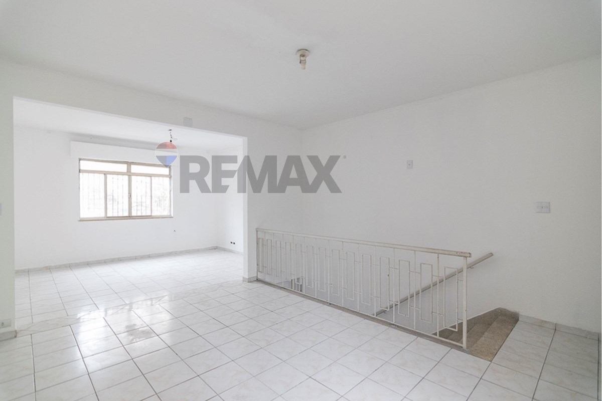  - Sobrado dos Sonhos no Ipiranga – 6 Vagas 2 Quartos, sala, cozinha, banheiro e lavanderia.