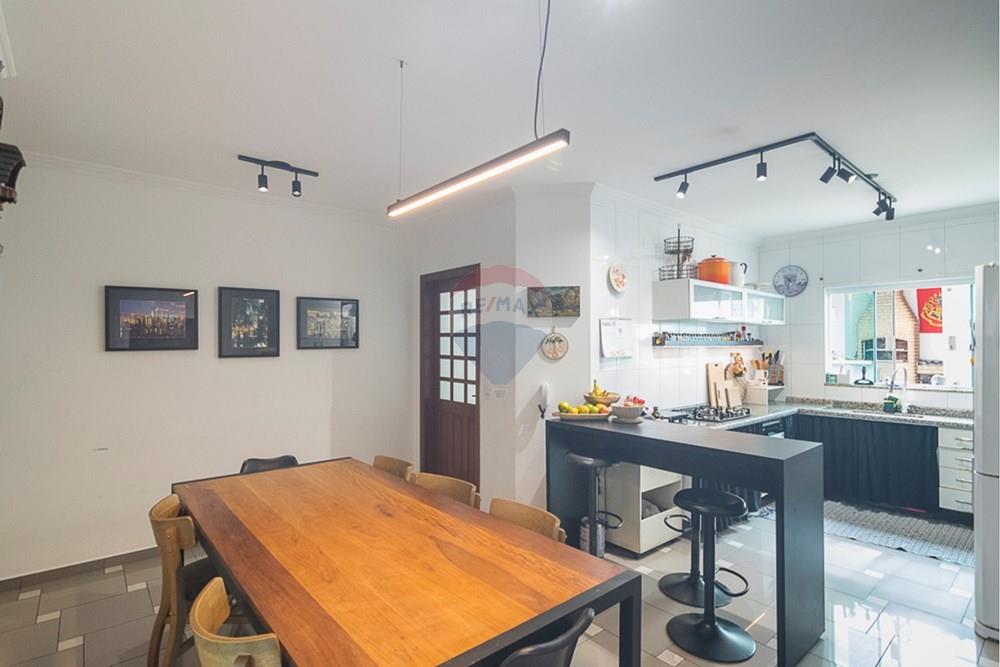 Espetacular Sobrado de 194m² com 3 Suítes, Jardim de Inverno e Área Gourmet – 3 Vagas!