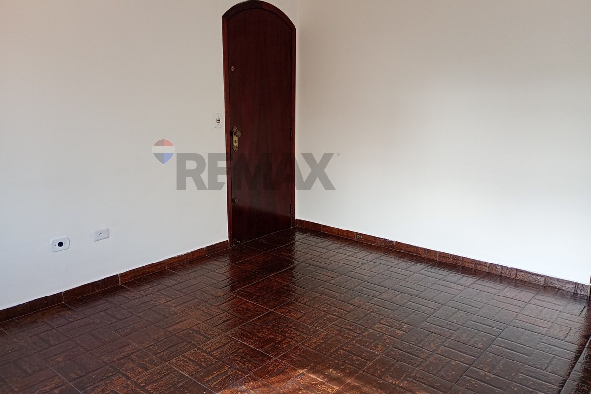  - Casa Térrea - Quintal compartilhado - 02 dormitórios + 01 opcional - 02 vagas de garagem / PQ das Nações - Rua Espanha 