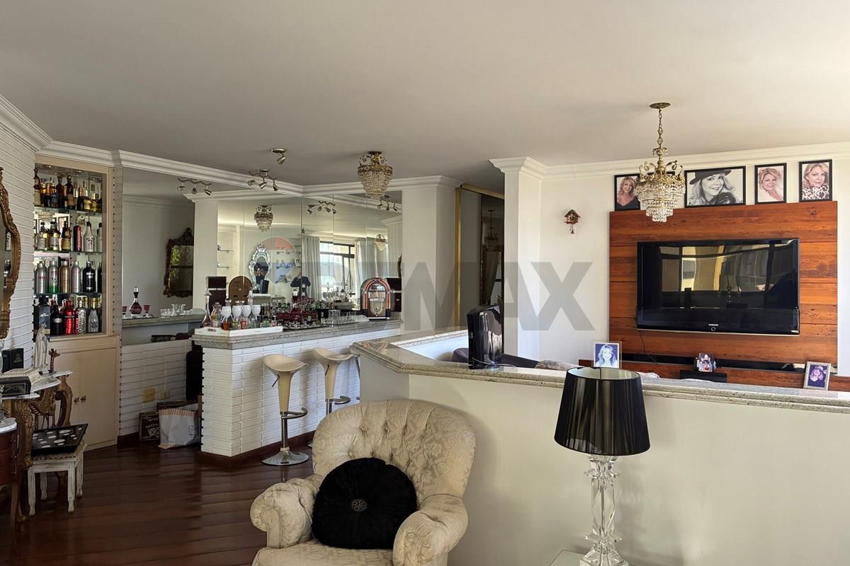  - Apartamento 313m2, 3 suítes, 4 vagas no Bairro Jardim