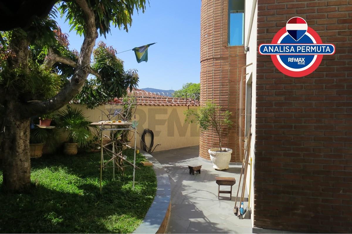  - Sobrado de 182m², quintal com jardim, 3 quartos, 3 vagas de carro, otima localização bairro residencial