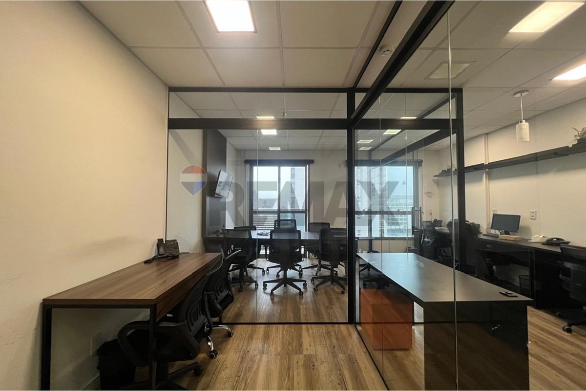  - Sala comercial de 37 m² para locação totalmente acabada, piso laminado, estrutura de copa com pia