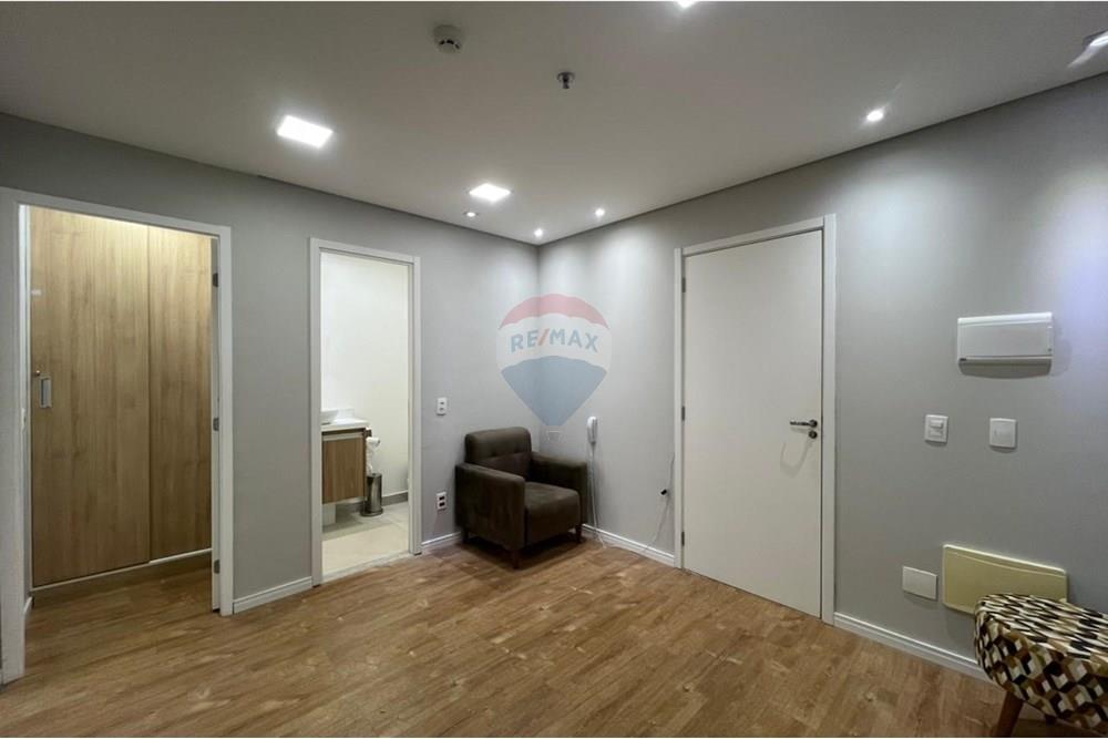  - Sala comercial de 38,50 m² para locação, totalmente acabada e MOBILIADA com ótima localização no moderno Conjunto Cidade Viva Office.