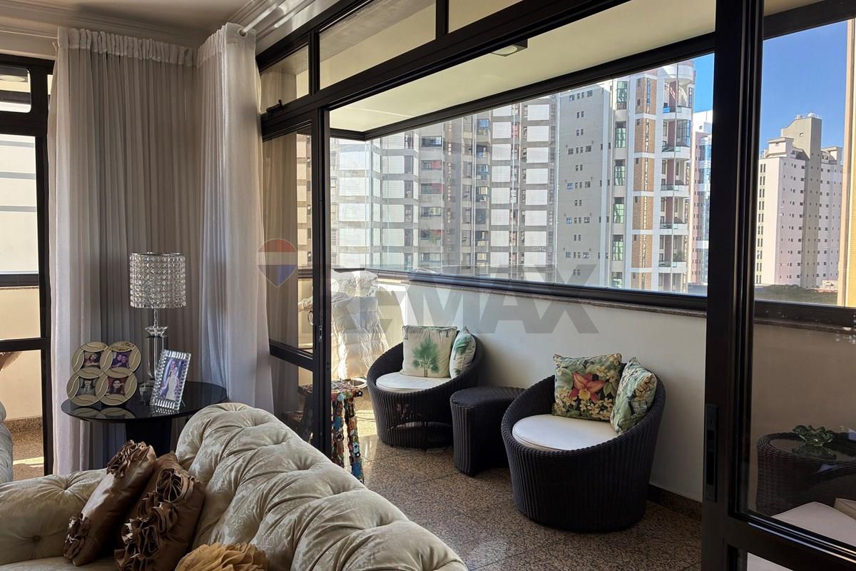  - Apartamento 313m2, 3 suítes, 4 vagas no Bairro Jardim