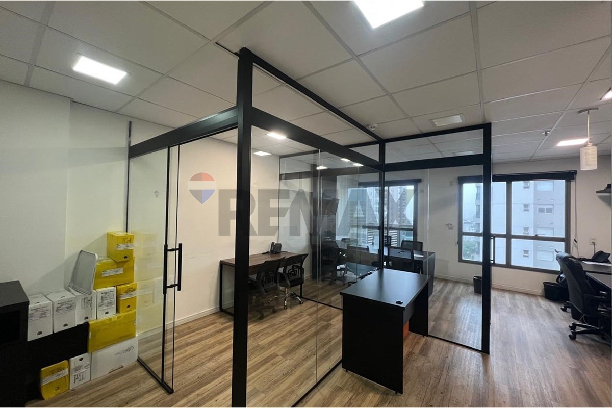  - Sala comercial de 37 m² para locação totalmente acabada, piso laminado, estrutura de copa com pia