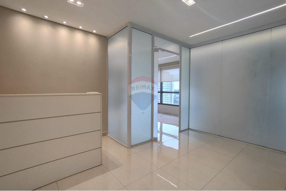  - Duas salas integradas com total de 75,75 m², acabamento de alto padrão, recepção, copa