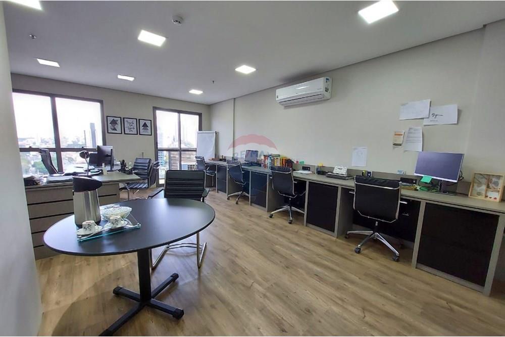  - Sala comercial de 37,25 m² para VENDA, MOBILIADA, com estação de trabalho, aramrios planejados, copa, 1 vaga de garagem