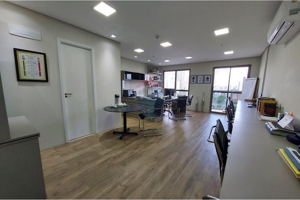  - Sala comercial de 37,25 m² para VENDA, MOBILIADA, com estação de trabalho, aramrios planejados, copa, 1 vaga de garagem