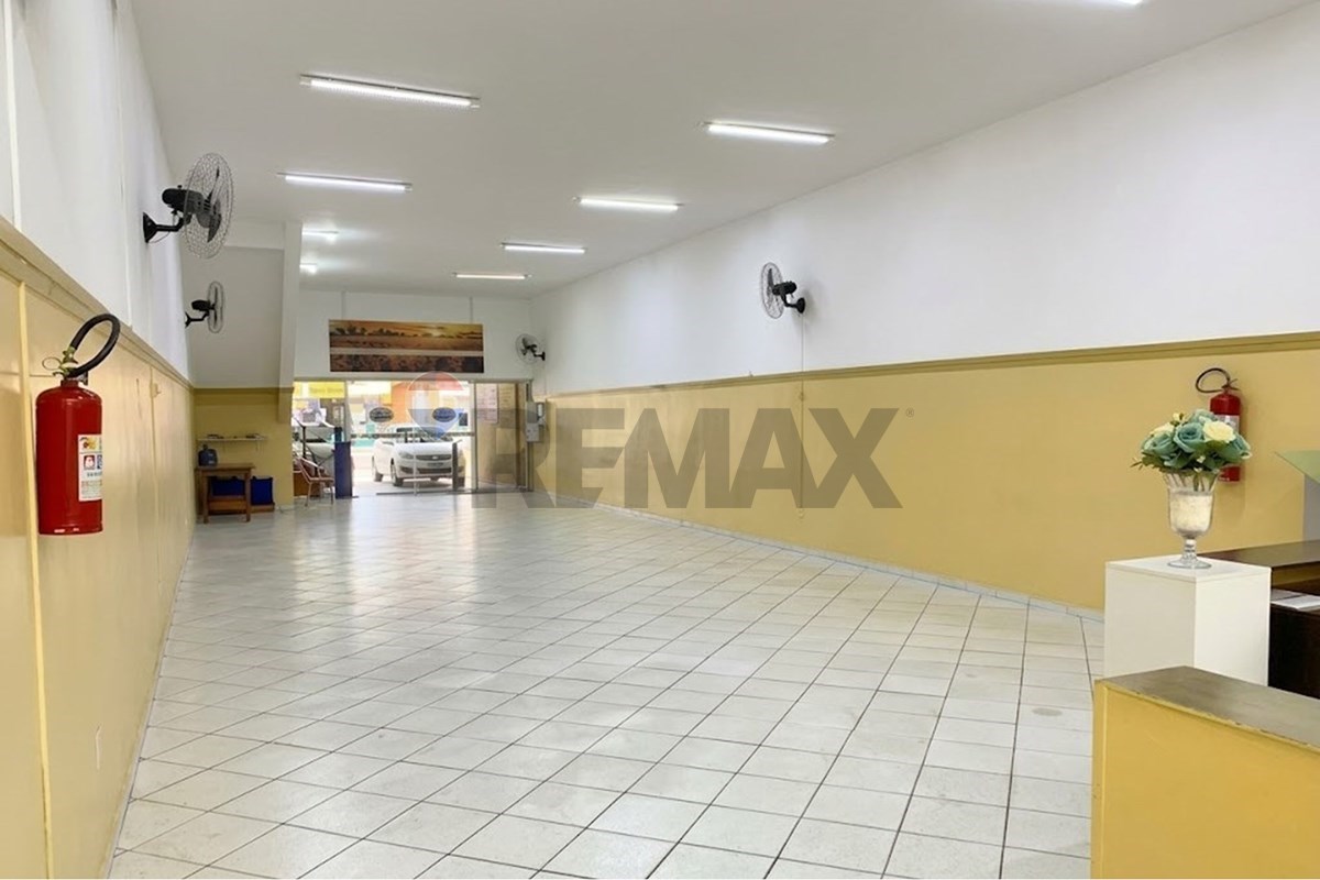  - Prédio Comercial em Santo André, Avenida Martim Francisco com 6 Salas e 2 Salões