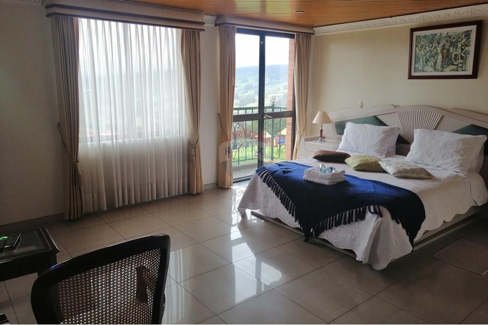 Vereda Cardonal, Hotel rumbo al Neusa