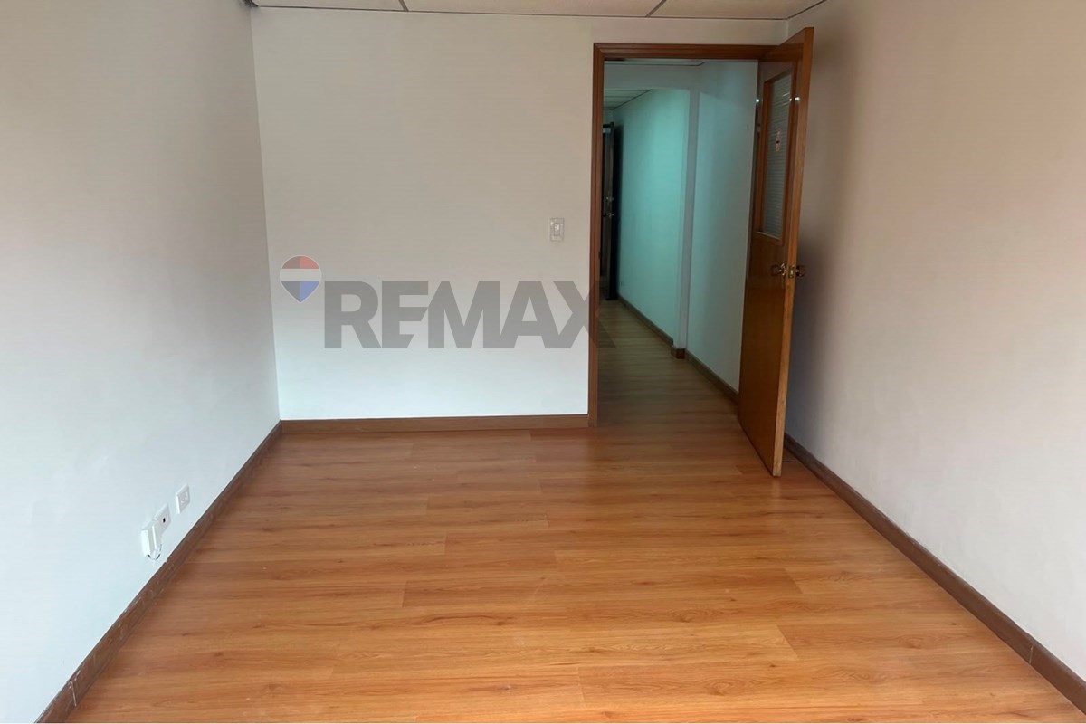 Av. Cra 15 # 122 - 73 Oficina 210