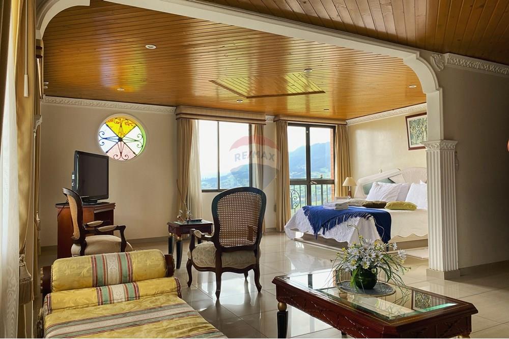 Vereda Cardonal, Hotel rumbo al Neusa