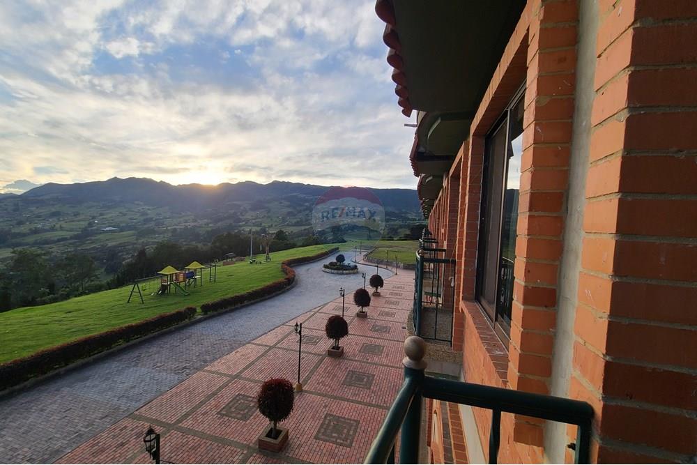 Vereda Cardonal, Hotel rumbo al Neusa