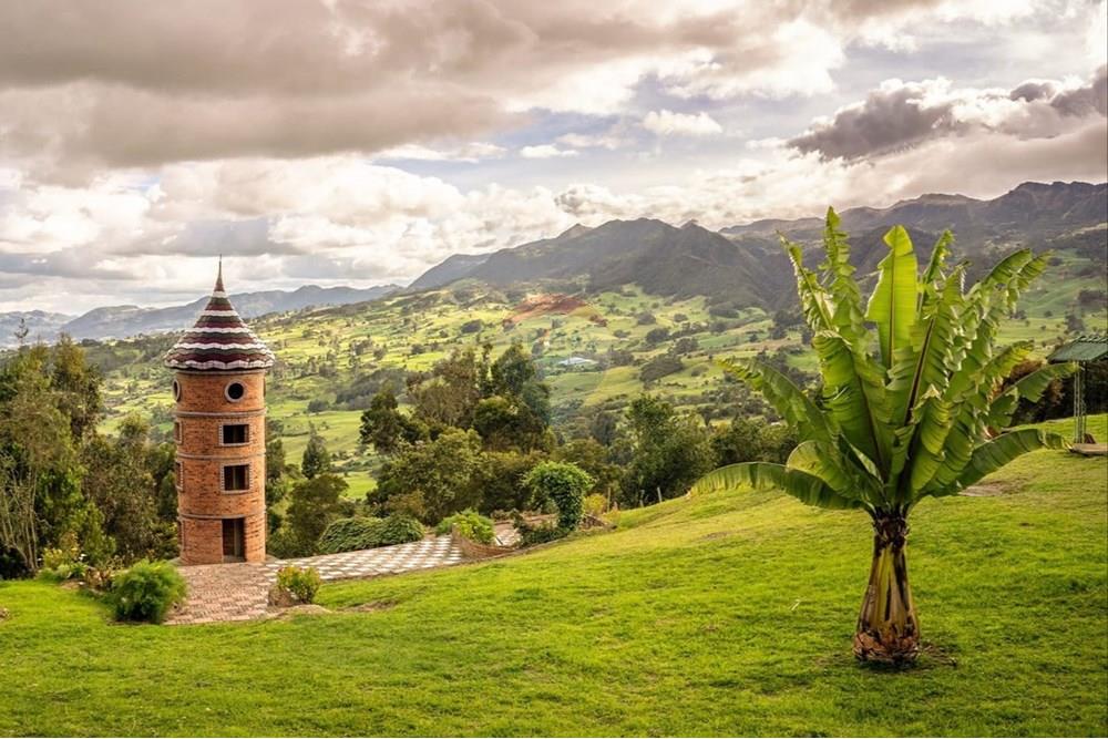 Vereda Cardonal, Hotel rumbo al Neusa