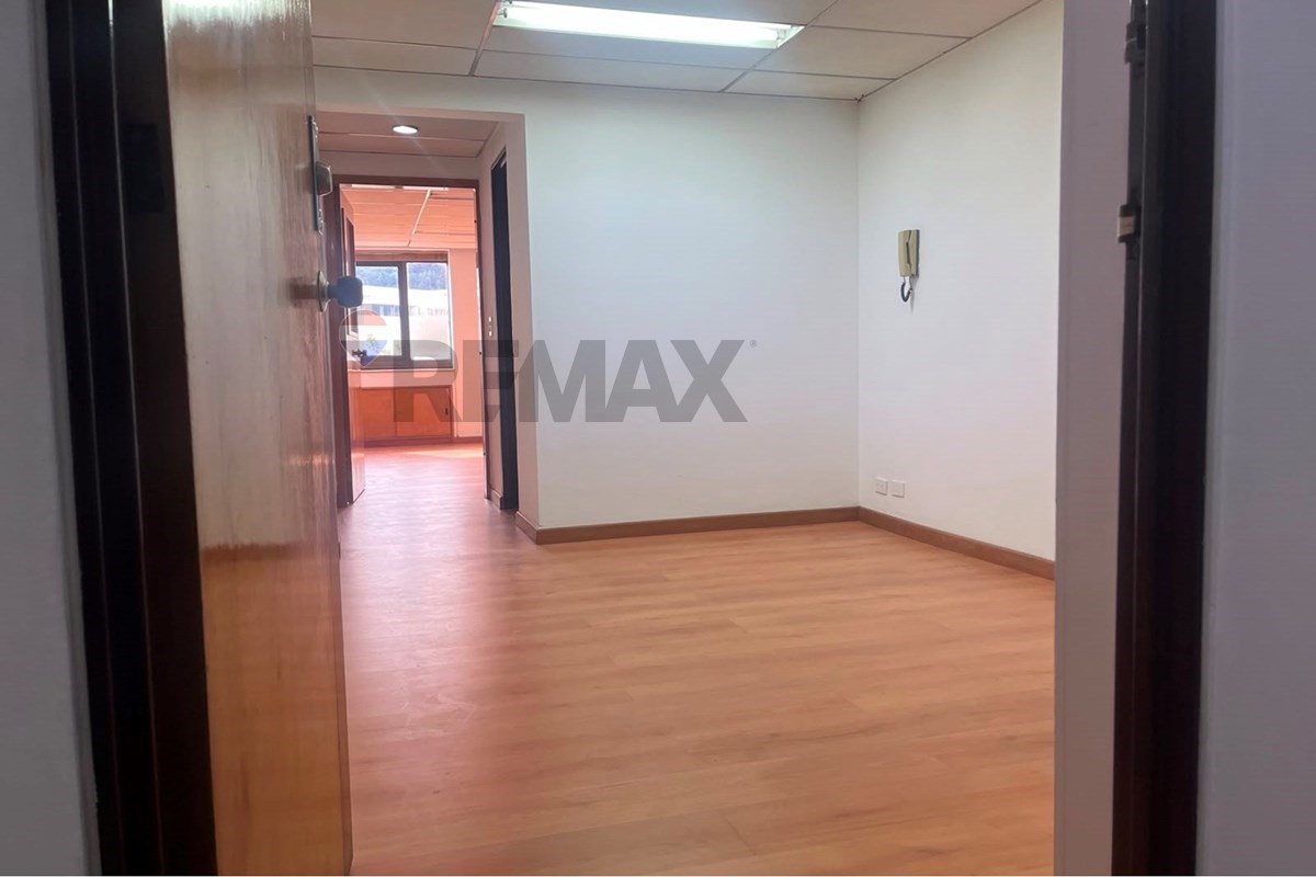Av. Cra 15 # 122 - 73 Oficina 210