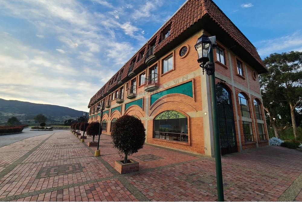 Vereda Cardonal, Hotel rumbo al Neusa