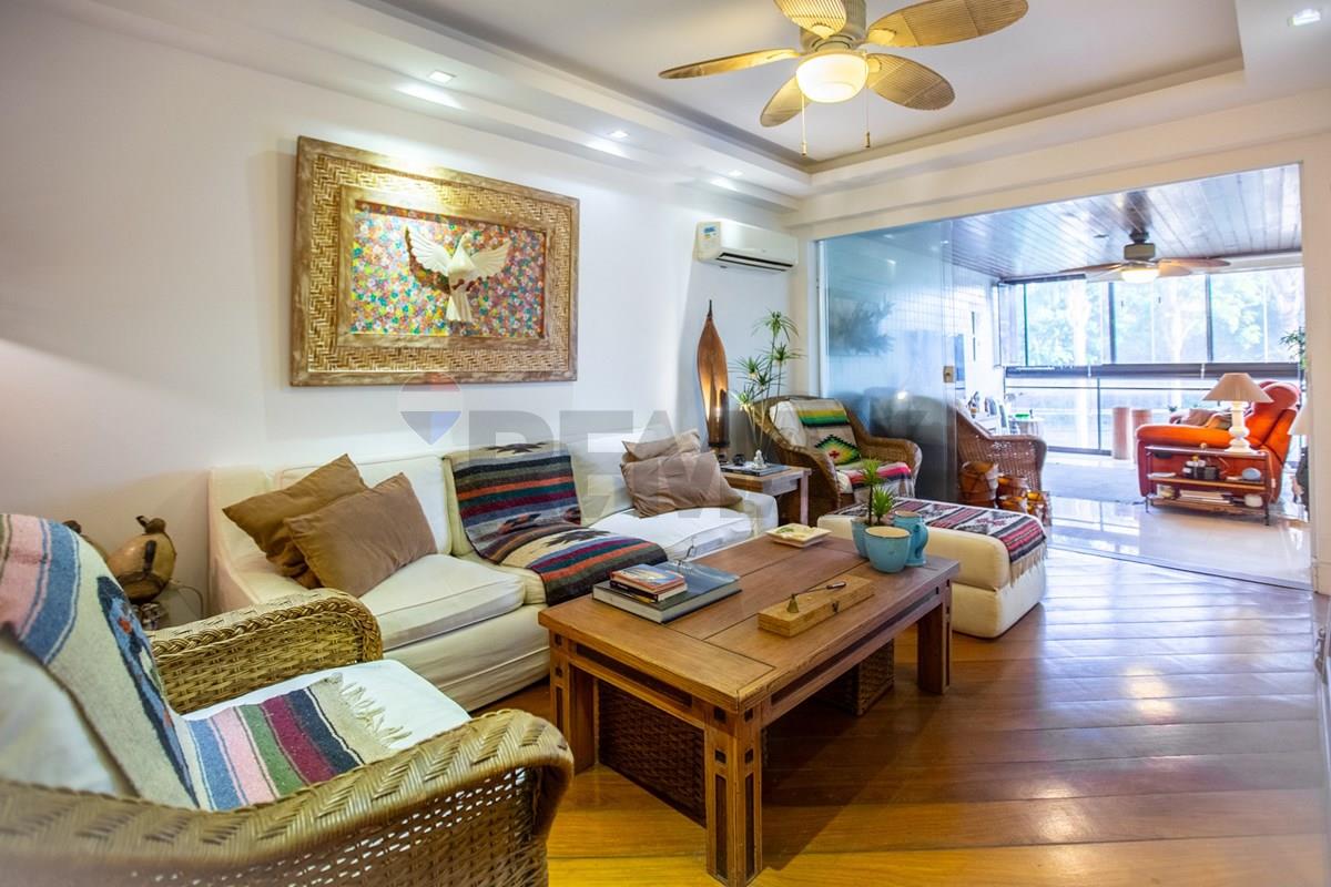 Apartamento No Recreio dos Bandeirantes - Um Refúgio Entre o Verde e o Mar