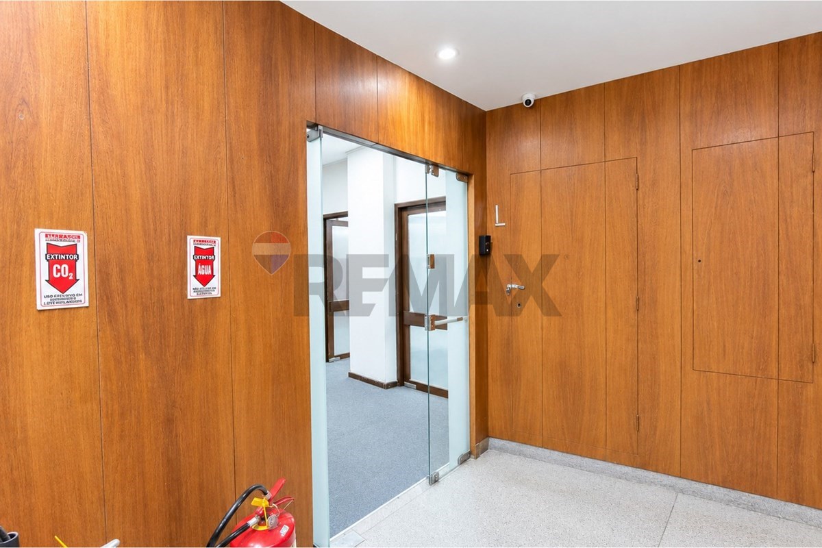 Conjunto Comercial para Locação no Centro do Rio de Janeiro | 214 m², Auditório e 3 Salas e Mobiliário Incluído