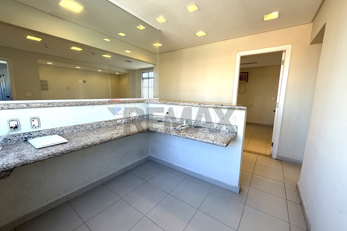 Sala Comercial à venda no coração do Gonzaga em Santos SP 89 m²  - R$ 348.000,00